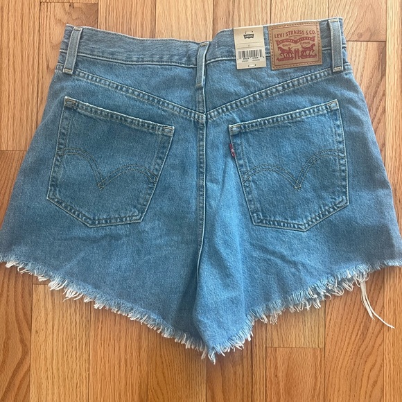 Levi’s high rise mom shorts - Picture 5 of 6